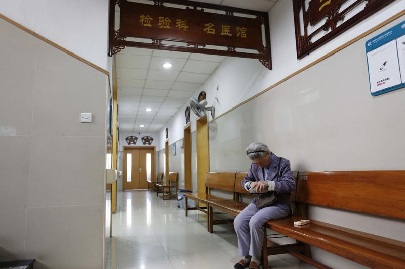 又收到社区医院免费体检的短信通知了，还是远离辖区的另一家社区医院，看了看，果断删