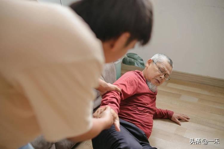 国家终于出手，以后家里有老人不用愁了！
 
国家医保局推出的两大核心动作——长期