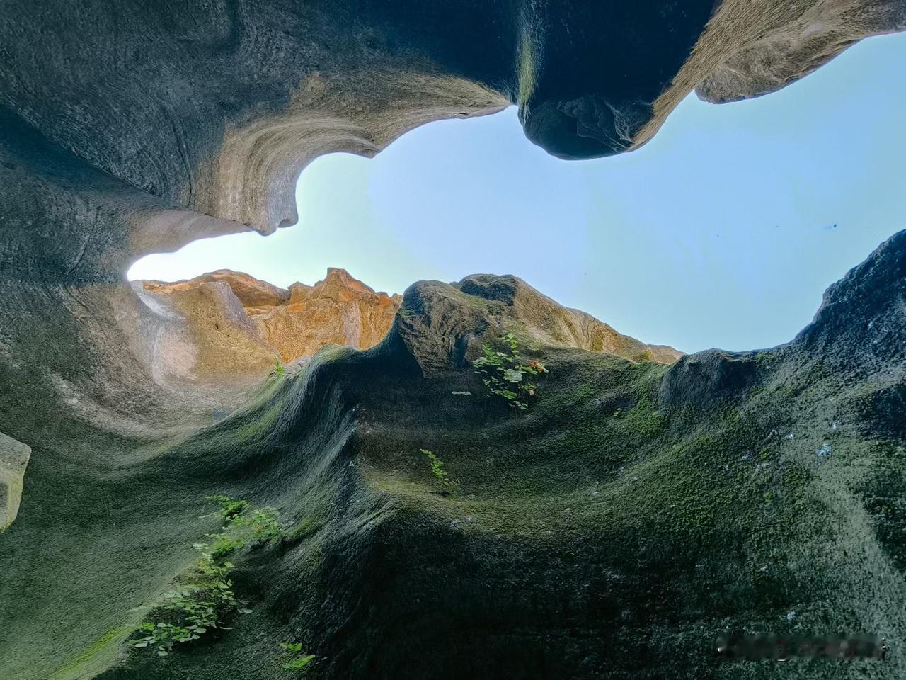 器不毁灵，物不负恩
很多人不懂，为什么广东那些身家过亿的老板，偏偏开着一辆十几年