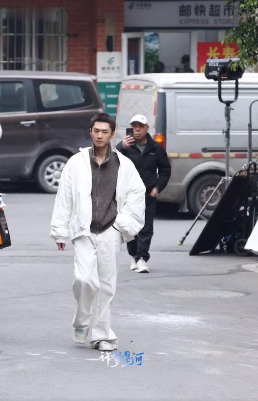 陈哲远寸头糙汉 陈哲远陈善重出江湖 陈哲远寸头糙汉，陈哲远陈善重出江湖，谁懂这个