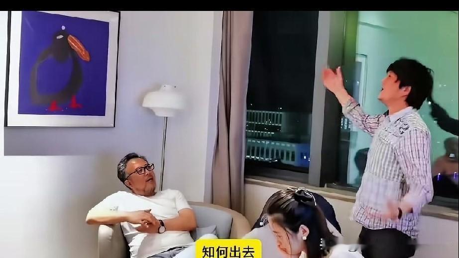 王大治的妈妈是秦腔名家，在《主角》里也有客串角色，就是在台下看忆秦娥吹火的那个专