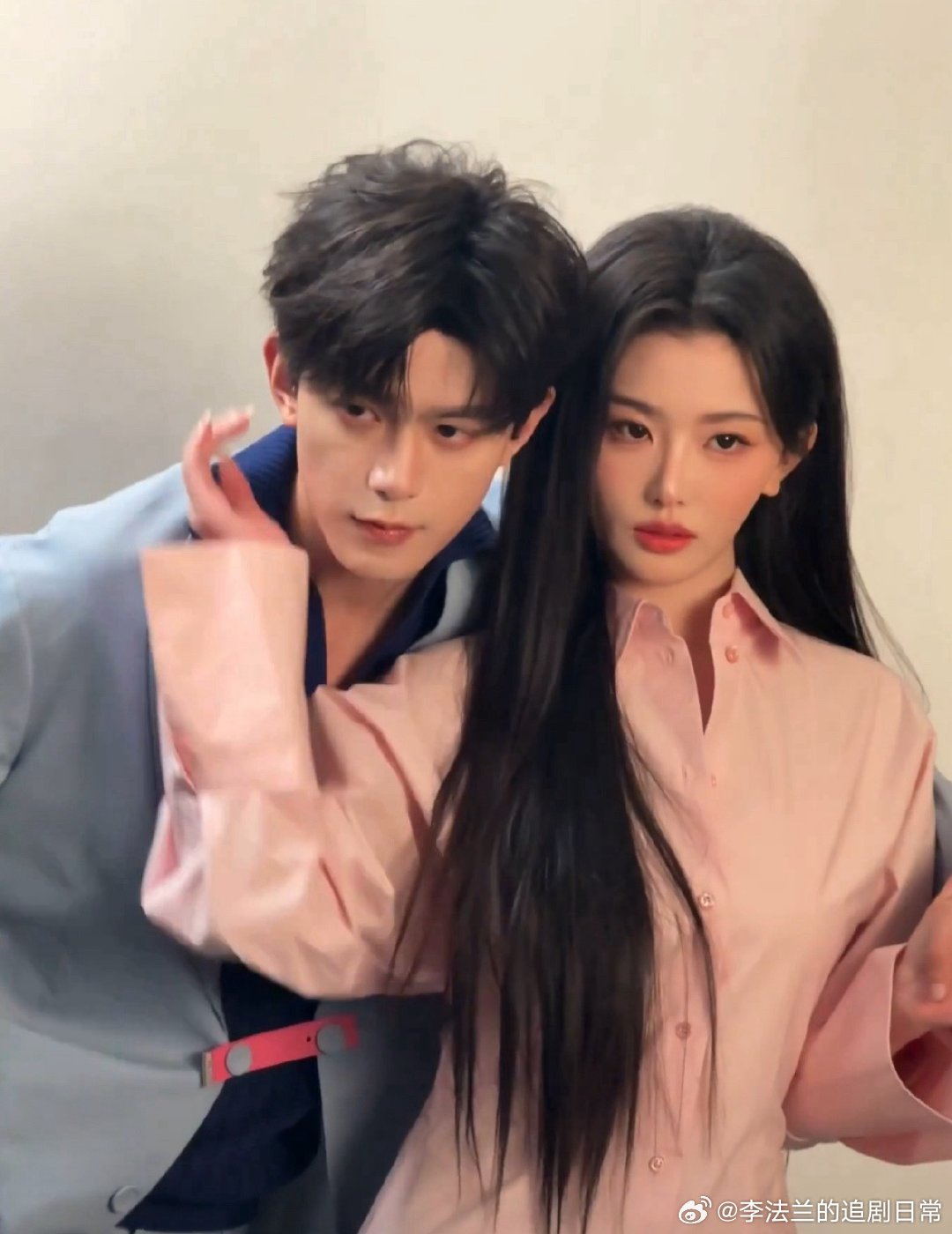 孔雪儿邓凯 等风热吻你对于邓凯与孔雪儿有望三搭出演《等风热吻你》，还是满期待的，