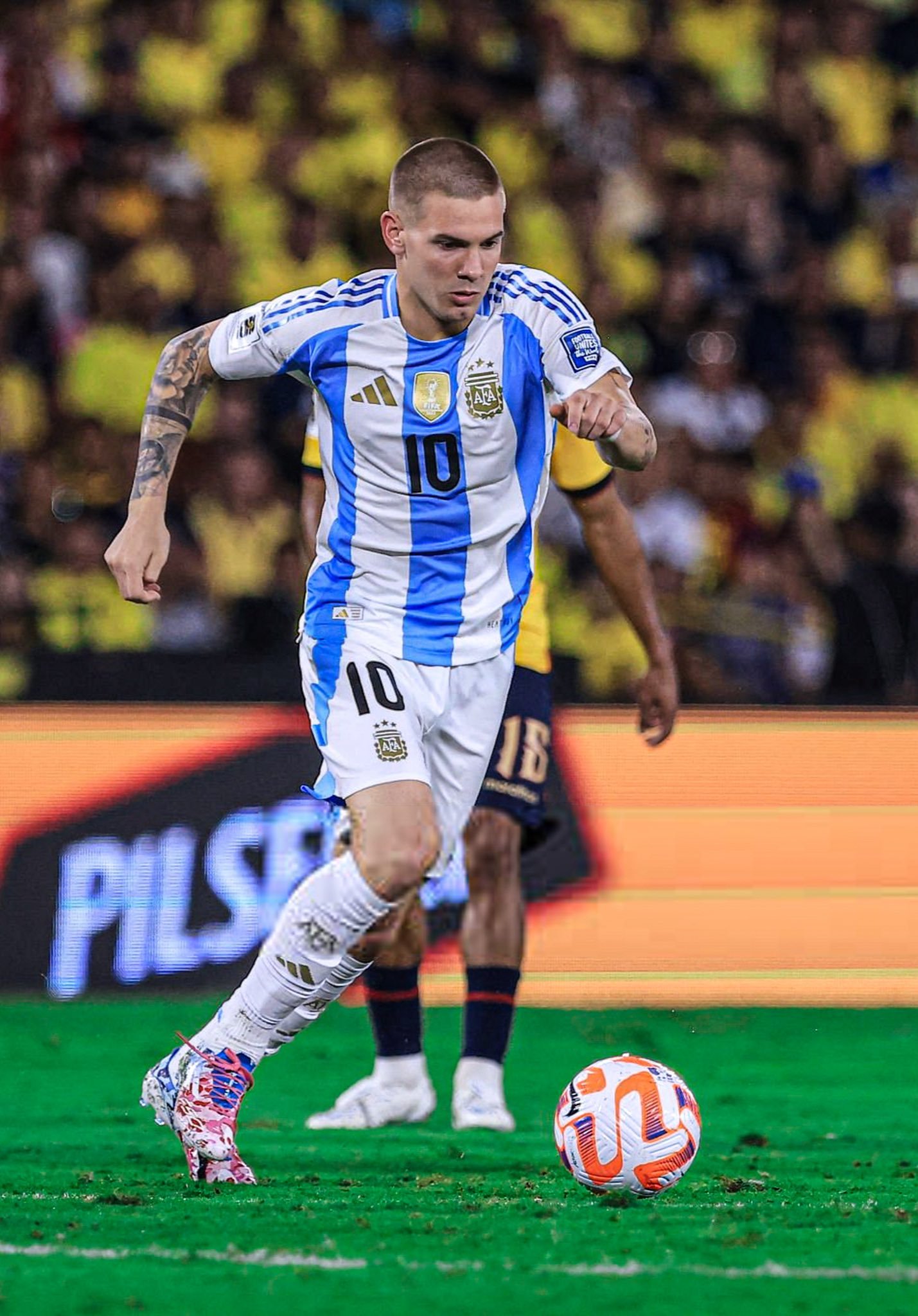 🇦🇷⭐️马斯坦托诺 成为阿根廷国家队身披🔟号球衣的最年轻球员（18 岁零 