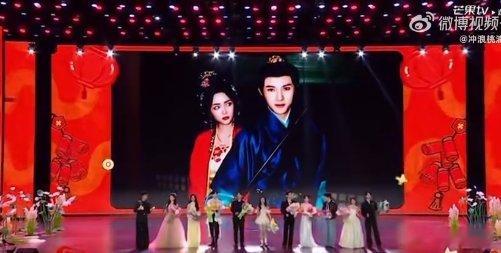 五福临门全开麦大合唱五福临门团建夜全开麦《五福临门》团建夜的全开麦大合唱，直接把