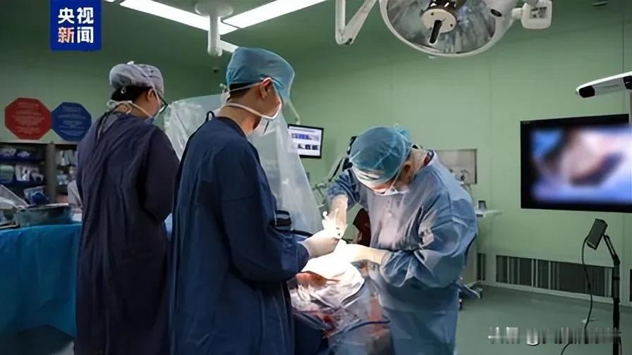 《国外仍停试验，中国脑机接口已完成商用手术落地》
同样深耕脑机接口，马斯克团队还