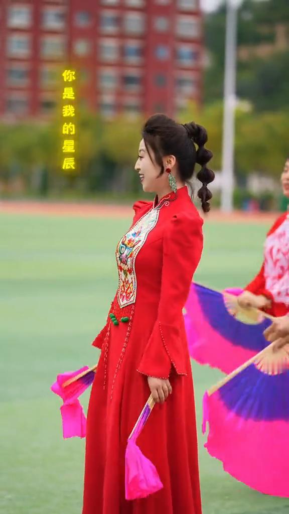 我是你的小女人，演唱李嘉妍。
词曲方宇哲，摄制白宝雄。
一年又一年，过去的每一天