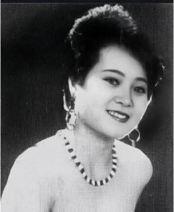 “我愿為她付出一切。”成都一年輕獄警，幫女死刑犯逃脫監禁。
這個女死刑犯叫程秋菊