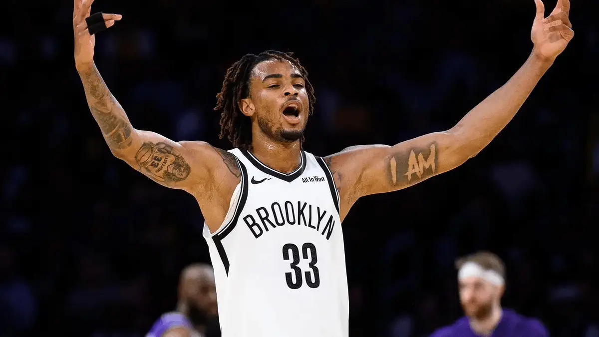 NBA交易 篮网自媒体NetsMuse更新社媒，晒出克拉克斯顿的照片，并写道：“