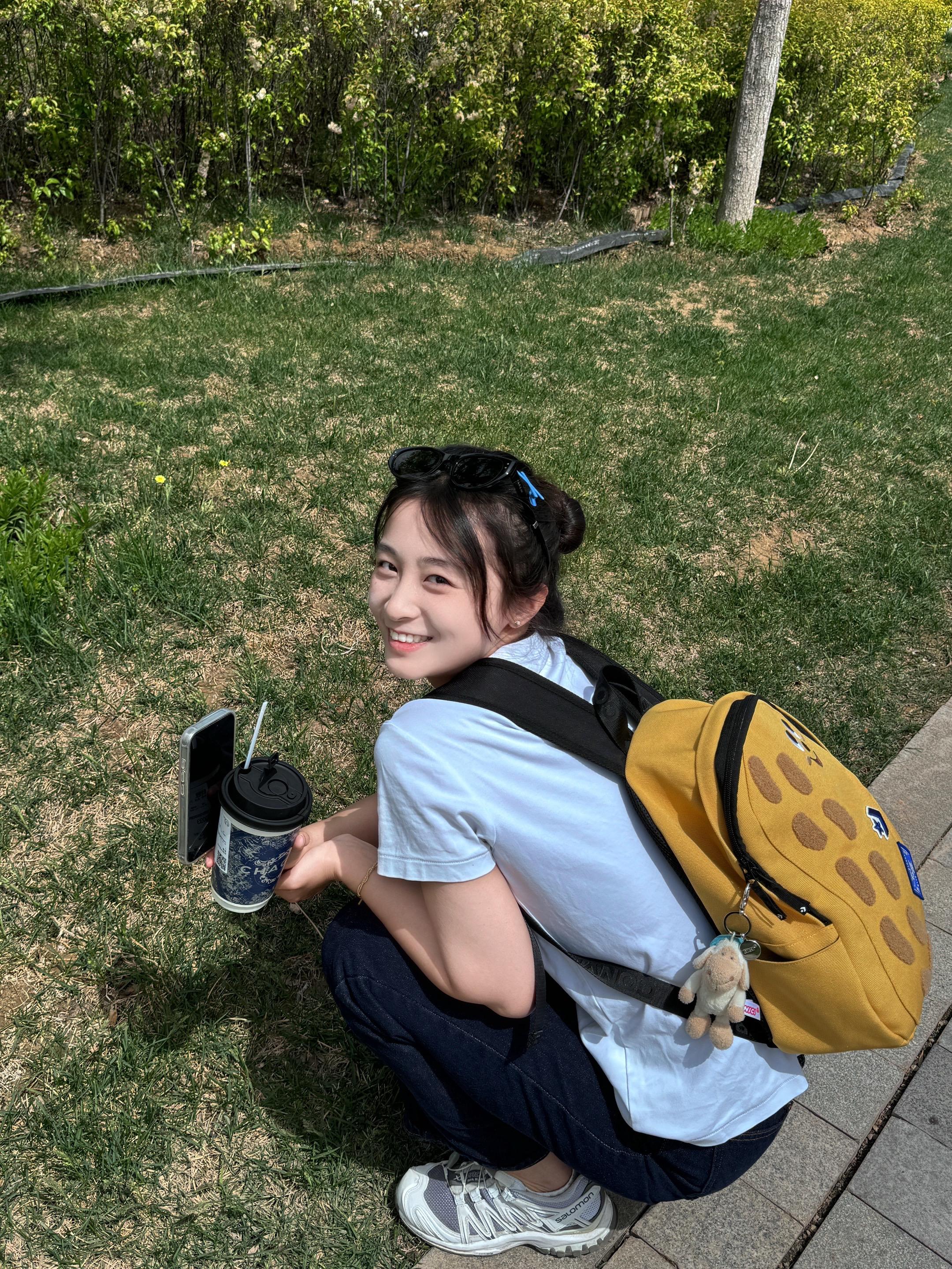 七点和妈妈出来春游有点累...