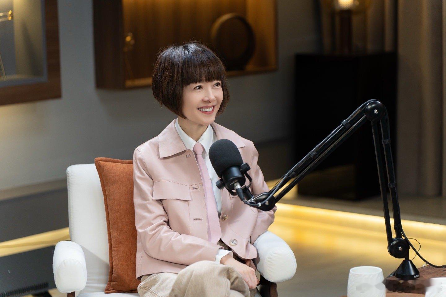 德爷一到北京便给自己买了条秋裤 丛林铁汉也怕冷！德爷初到北京火速购入秋裤，亲身认