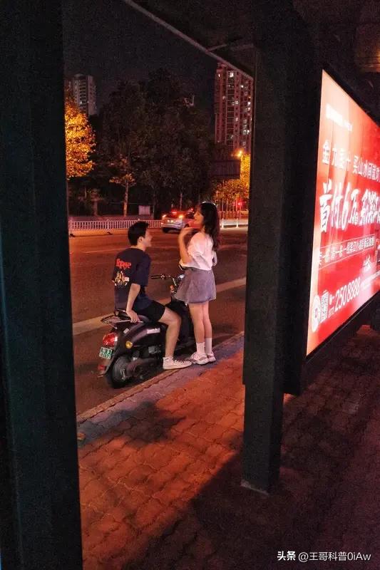 找新欢能不能忘掉旧爱，这事儿得分男女来看。
多数男人有了新欢也忘不了旧爱。他们容