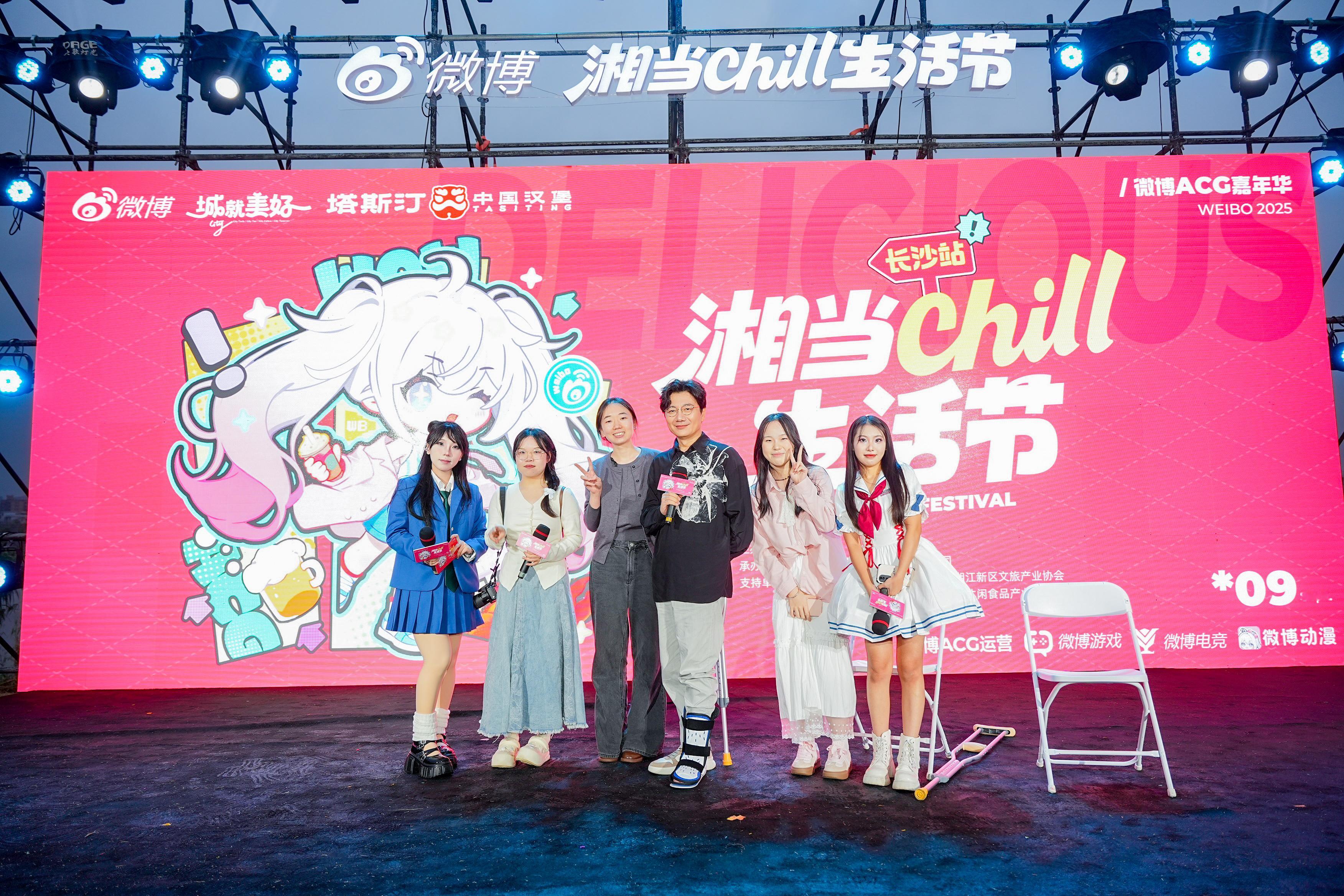 被塔斯汀圈粉了！塔狮红包盲盒好玩又好拍，居然开出了汉堡免单券！更惊喜的是看到了喜