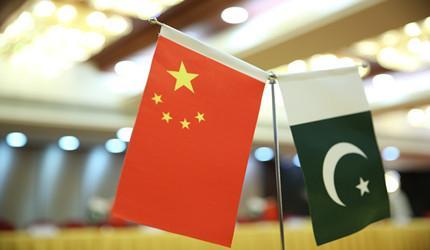 巴基斯坦这回算是把“铁哥们”中国的脸面踩了个遍，一边拿着中国的大把投资，一边干着