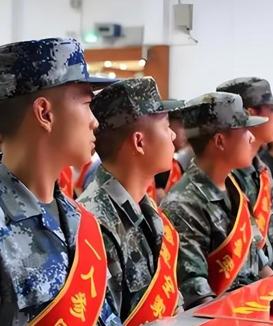 “当兵干满十二年，回来政府就给安排工作”，这句话这些年被不少人说得轻飘飘，好像军