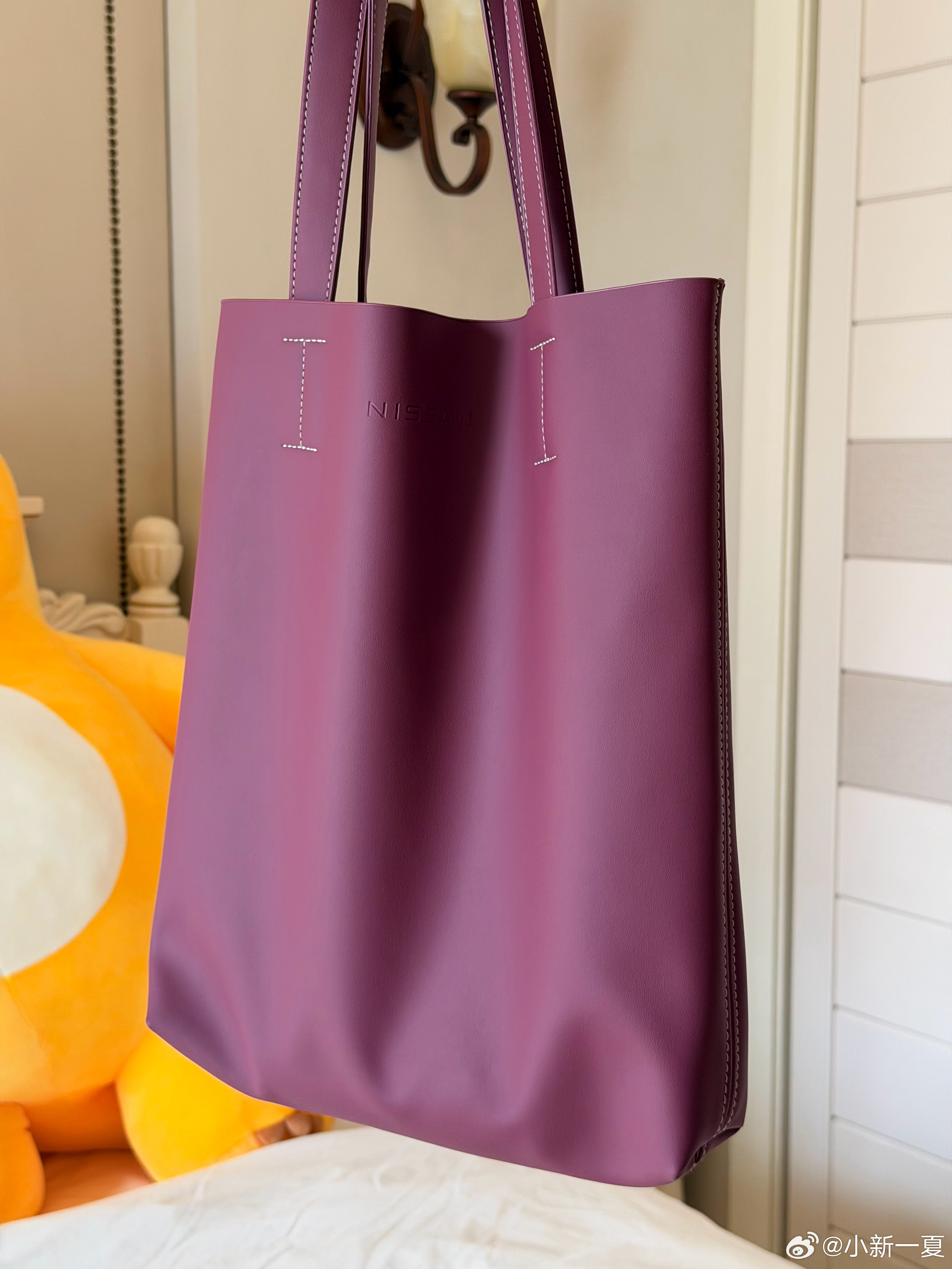 新年的第一个包！来自东风日产～～N6新内饰同色的托特包到手！之前出的都是比较淡雅