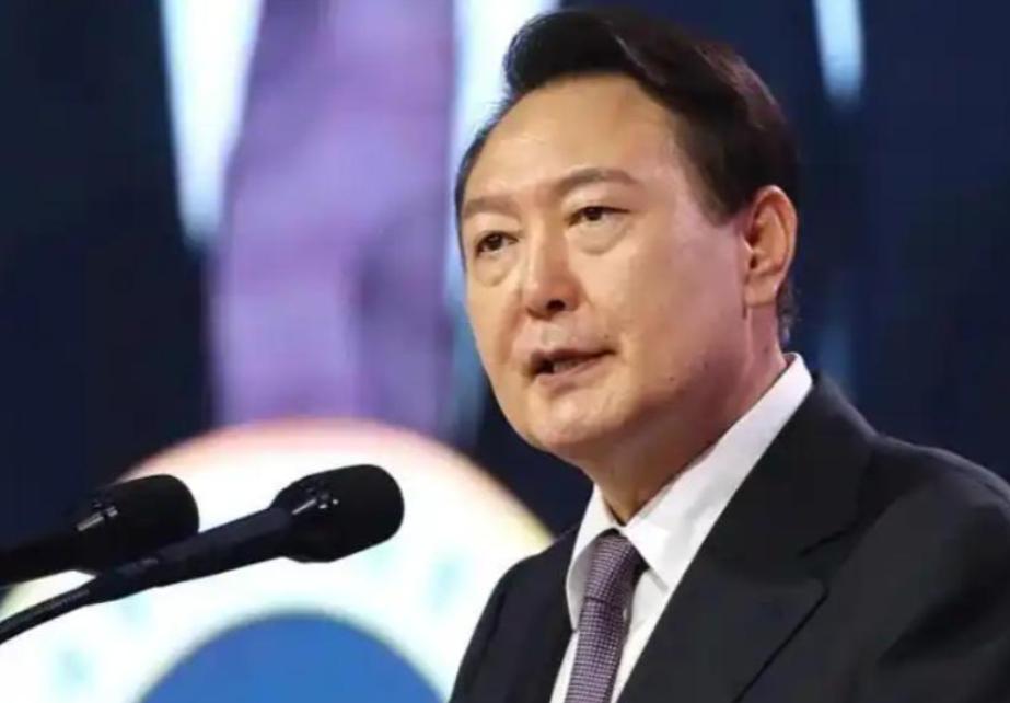 短短两年时间，尹锡悦完成了从韩国总统到阶下重囚的极致跌落。

6月12日，首尔中
