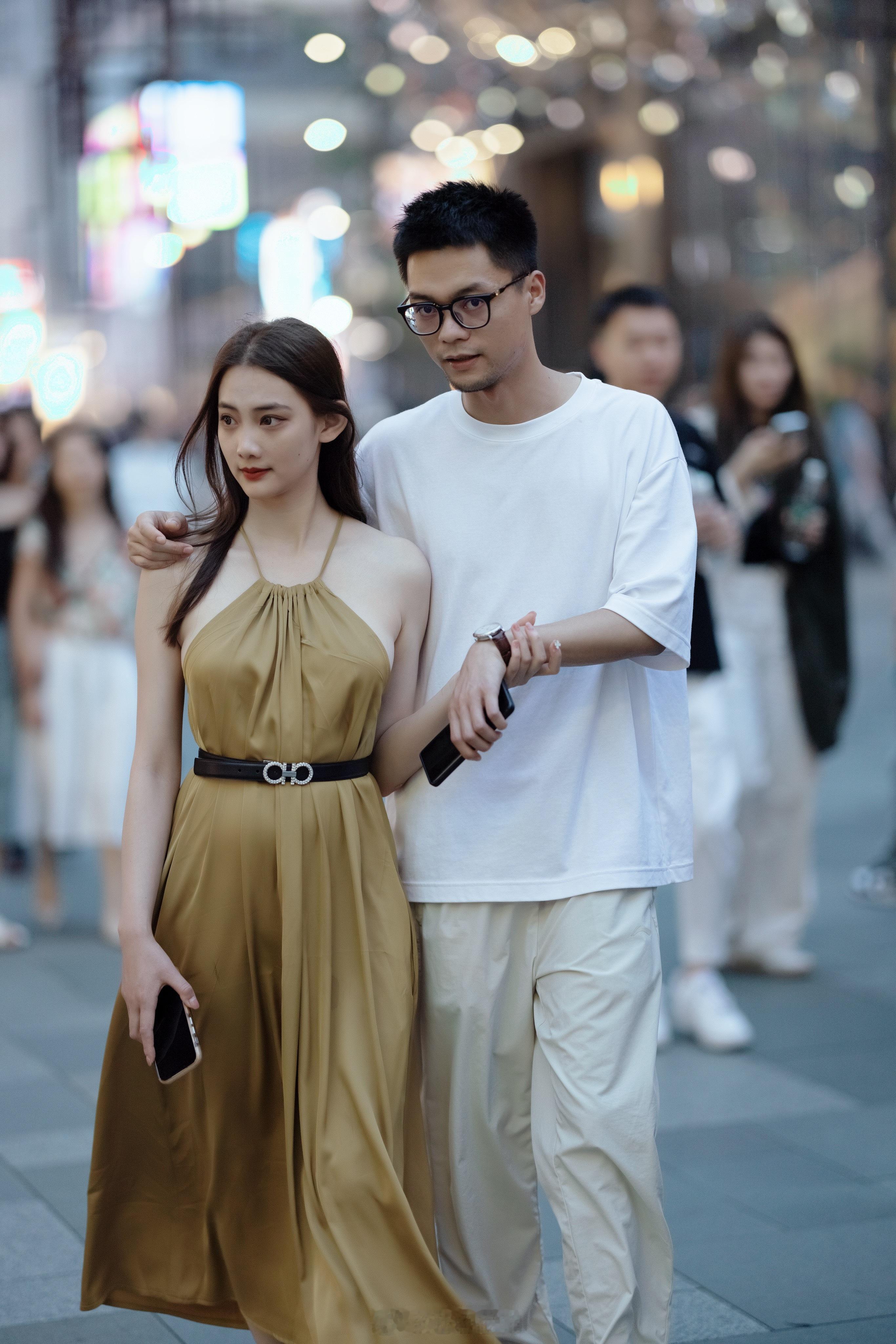 【成都街拍】周五，宝贝们早安！丨摄影拍照每日穿搭