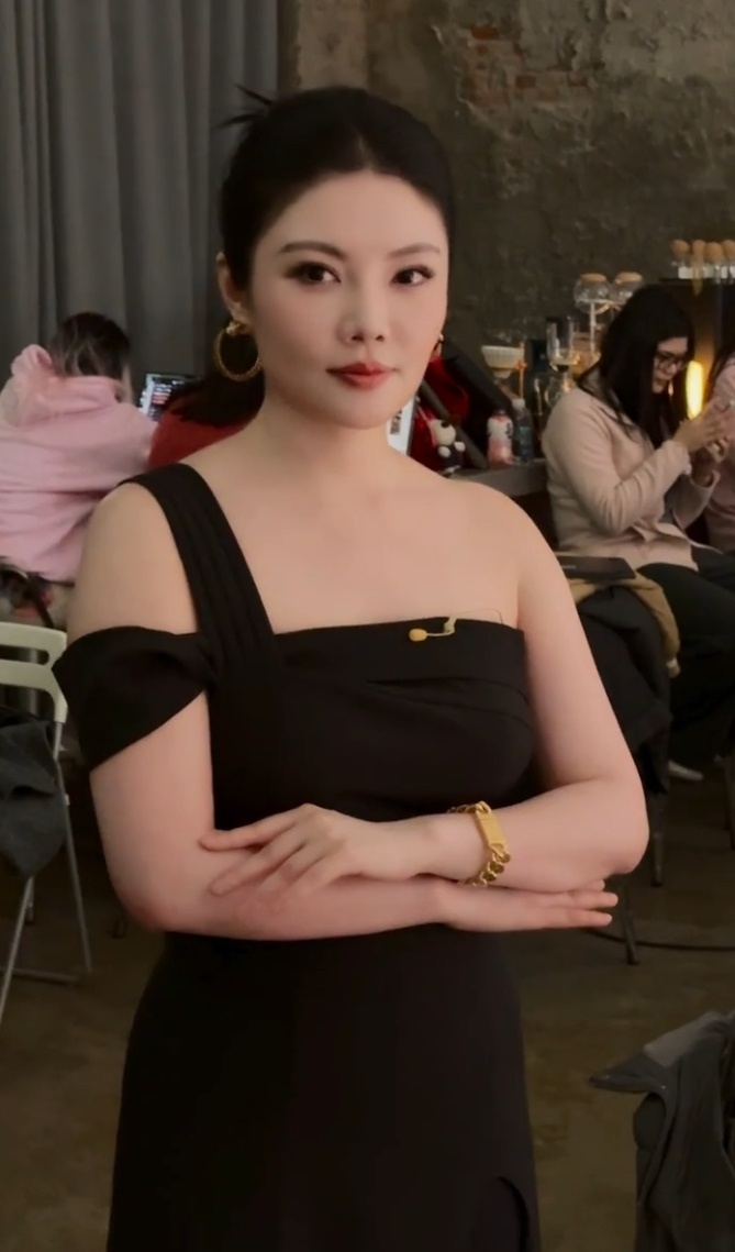 徐冬冬 120斤是我的风格徐冬冬说120斤是我的风格，的确让我觉得还是蛮有自信感