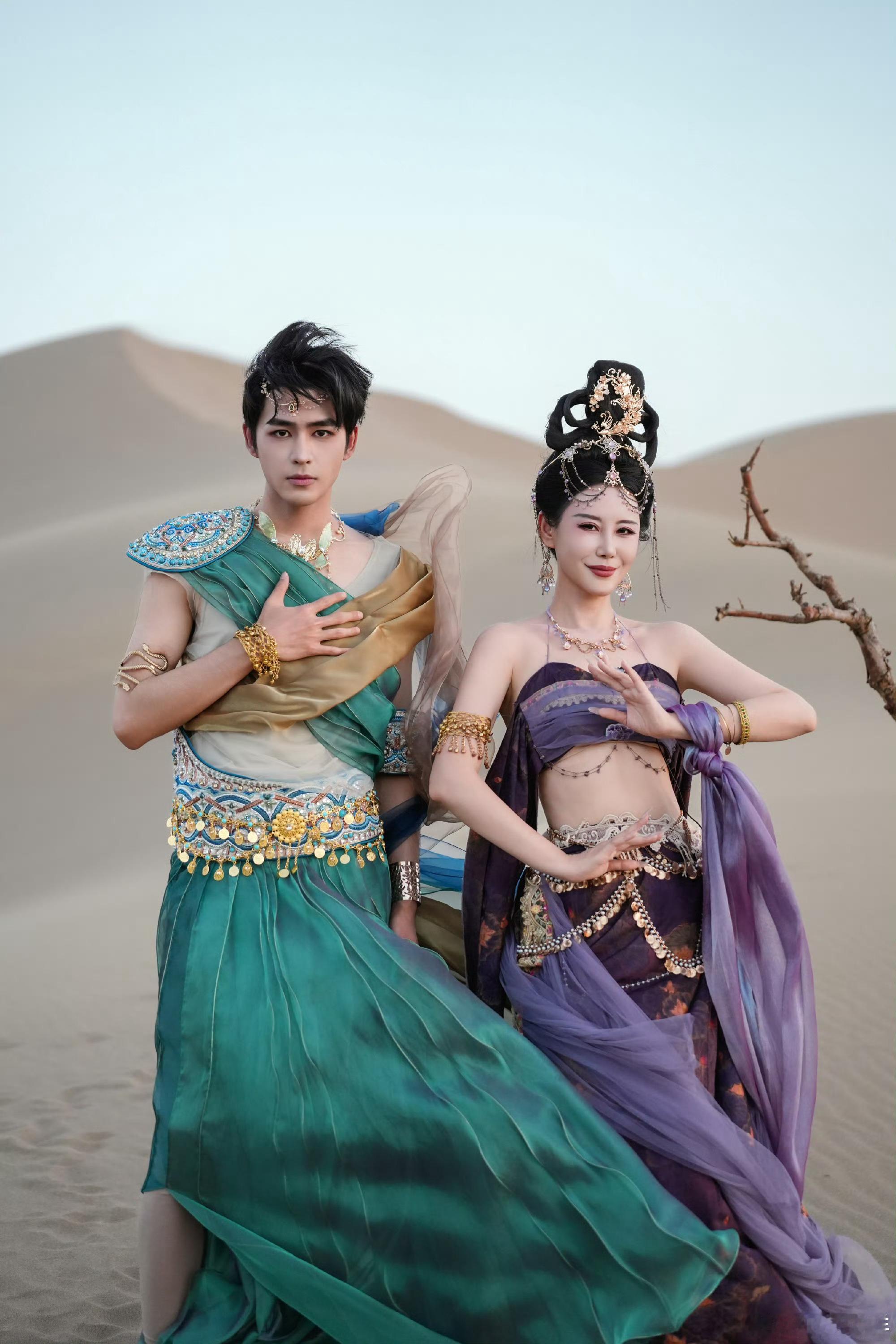 张卓尔左岸潇有镖人内味儿了谁懂！拍敦煌大片遇上沙漠狂风，张卓尔一句话点题，直接从