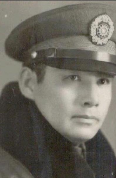 1947年张灵甫死在孟良崮，粟裕念其抗日有功下令厚葬，9个被俘的国军将官却突然跪