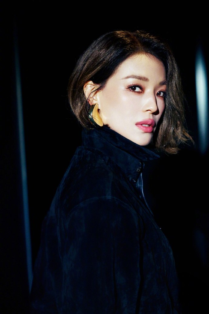 舒淇有种四两拨千斤的美 身为 Bottega Veneta 全球品牌大使的舒淇出