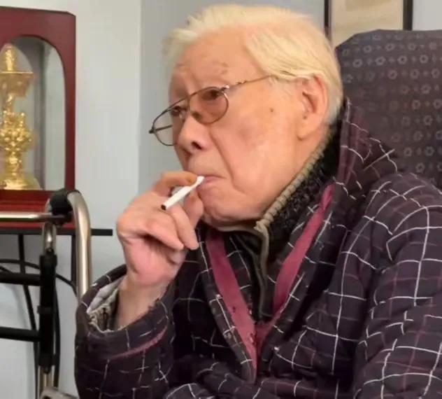 【焦晃】
可以说没有人能超越焦晃的演技，不要称呼所谓艺术家，也不要什么德艺双馨。