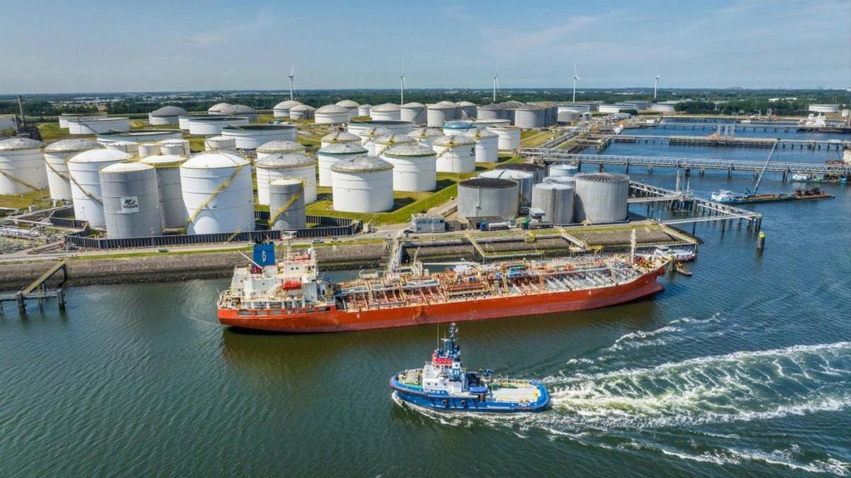 出现罕见一幕，多艘俄商船停在黄海，印度不敢要的，俄半价卖中方
中方拿了大便宜，俄