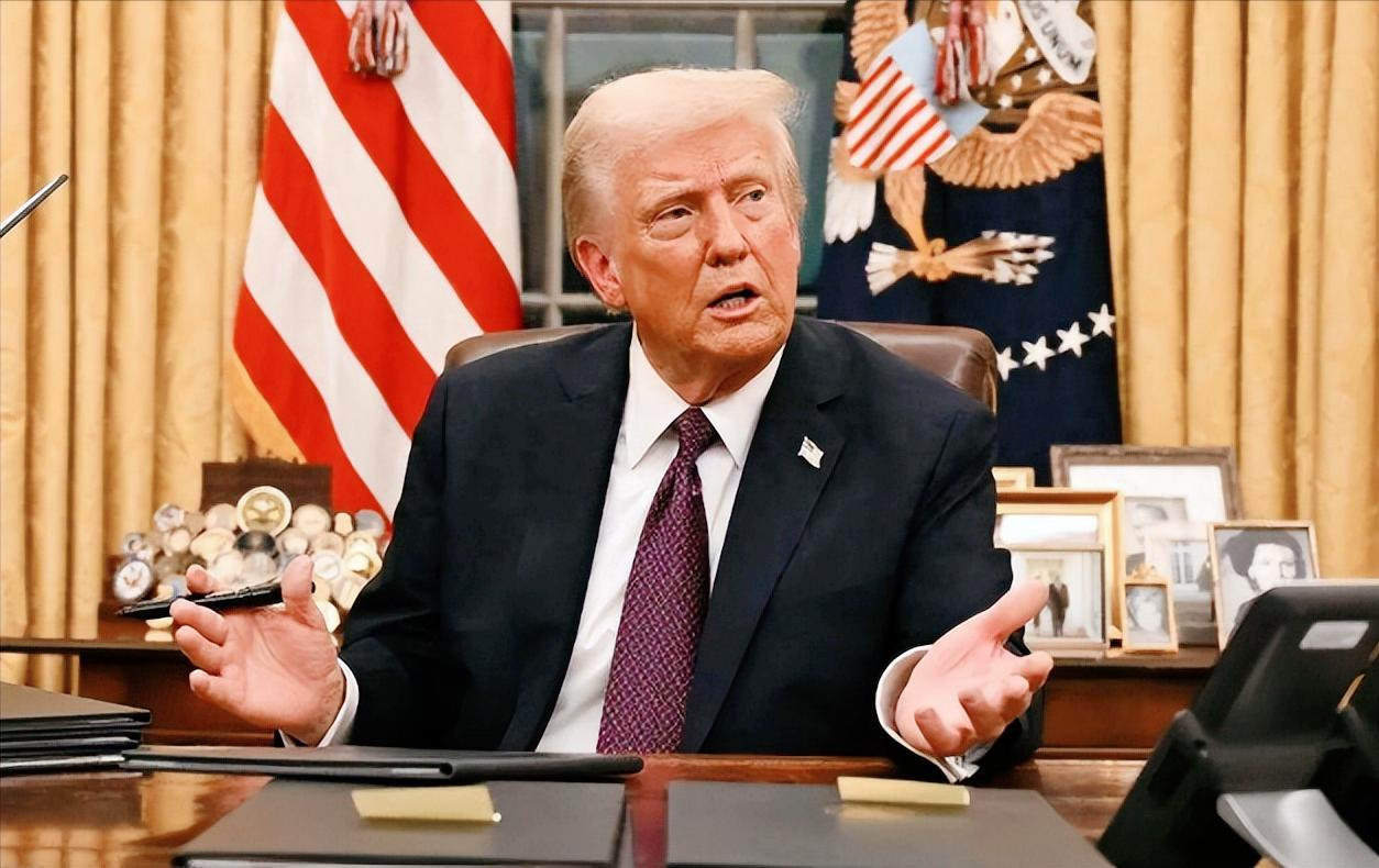 一直和主流媒体硬刚的特朗普转性了？官宣要出席今年4月份的白宫记者协会晚宴，他还表