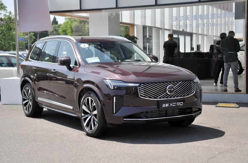 还在纠结？50万预算买豪华 SUV，真正的值得闭眼入的答案，它算一个。
 
关于