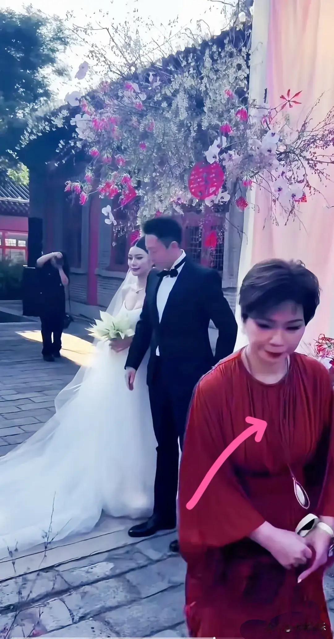 马筱梅妈妈还真是优秀，
难怪可以教育出这么优秀的马筱梅，

在汪小菲和马筱梅的婚