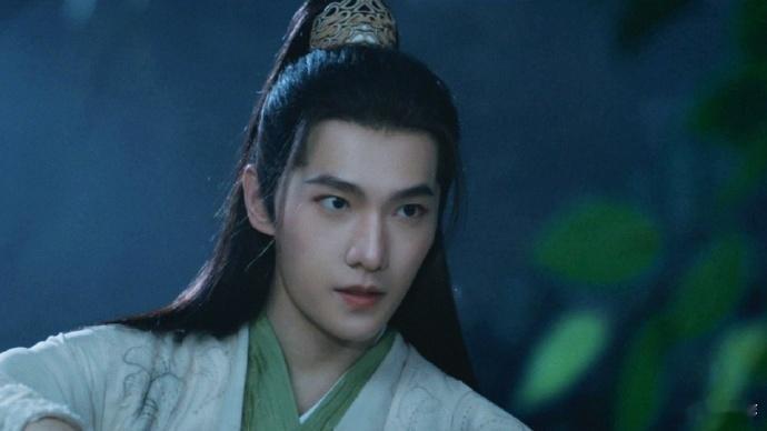 剧里韩立抗打剧外杨洋能打 韩立一路披荆斩棘，剧外杨洋稳稳带动流量，演技和号召力兼