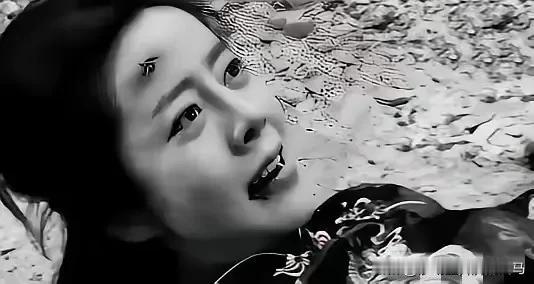 1944年正月，天寒地冻，伪军icon把一个奄奄一息，光着身子的少女扔在河边的乱