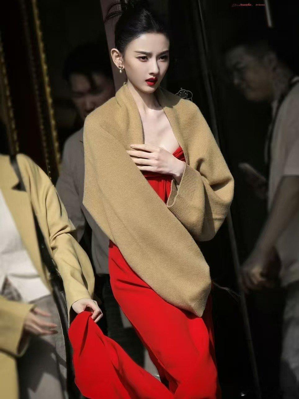 宋祖儿大红大绿宋祖儿好权威的浓颜宋祖儿的脸 女娲炫技今日造型完美放大宋祖儿的特色