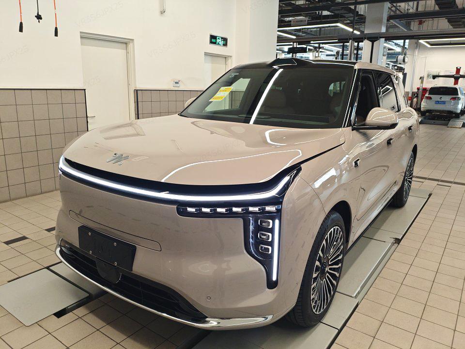 智己 2026款 智己LS8 66 Ultra 科技旗舰大五座 原版原漆 实表1