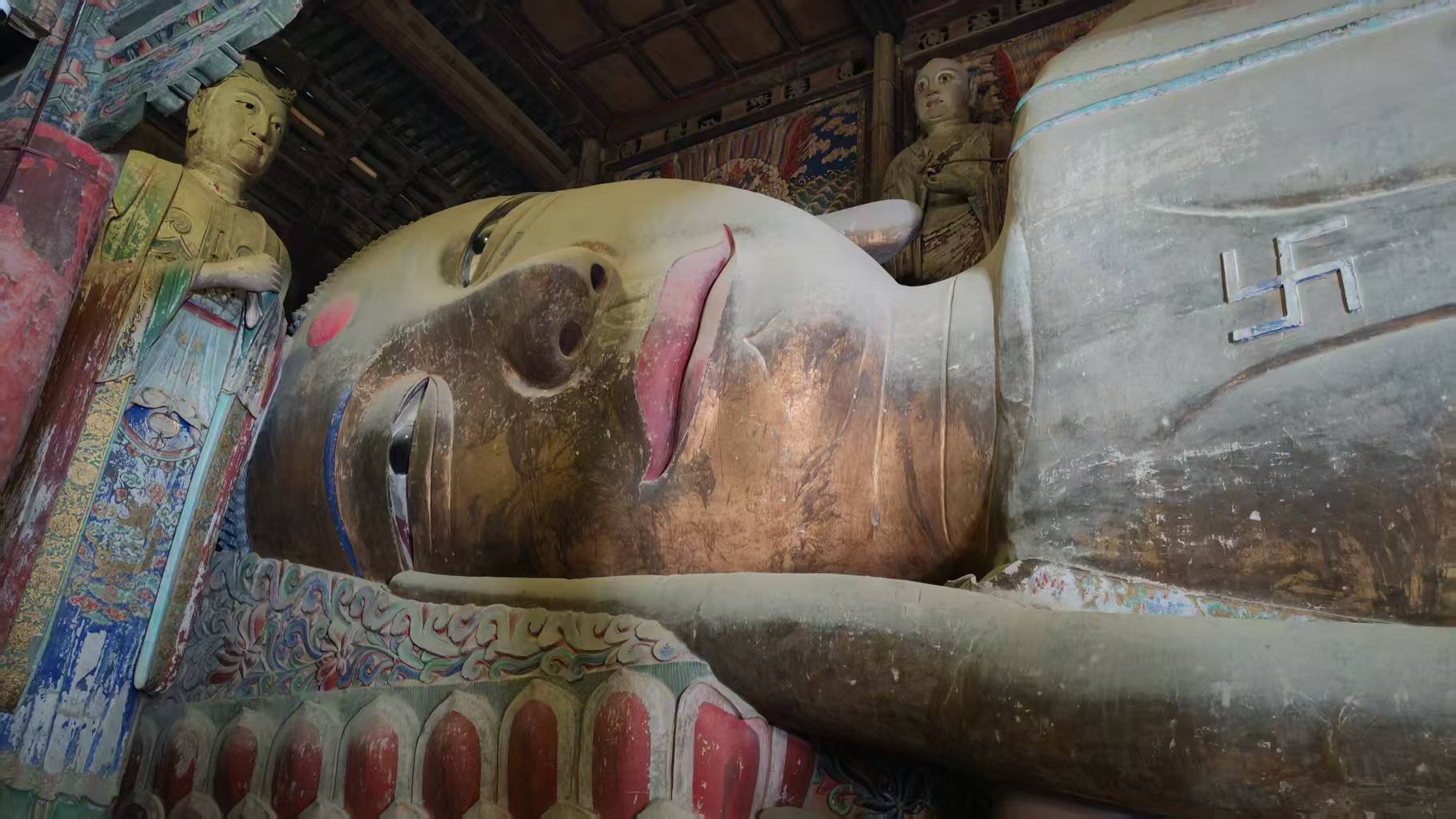 张掖古寺藏着千年宝藏  近日，张掖大佛寺凭借深厚历史底蕴受到关注。作为始建于10