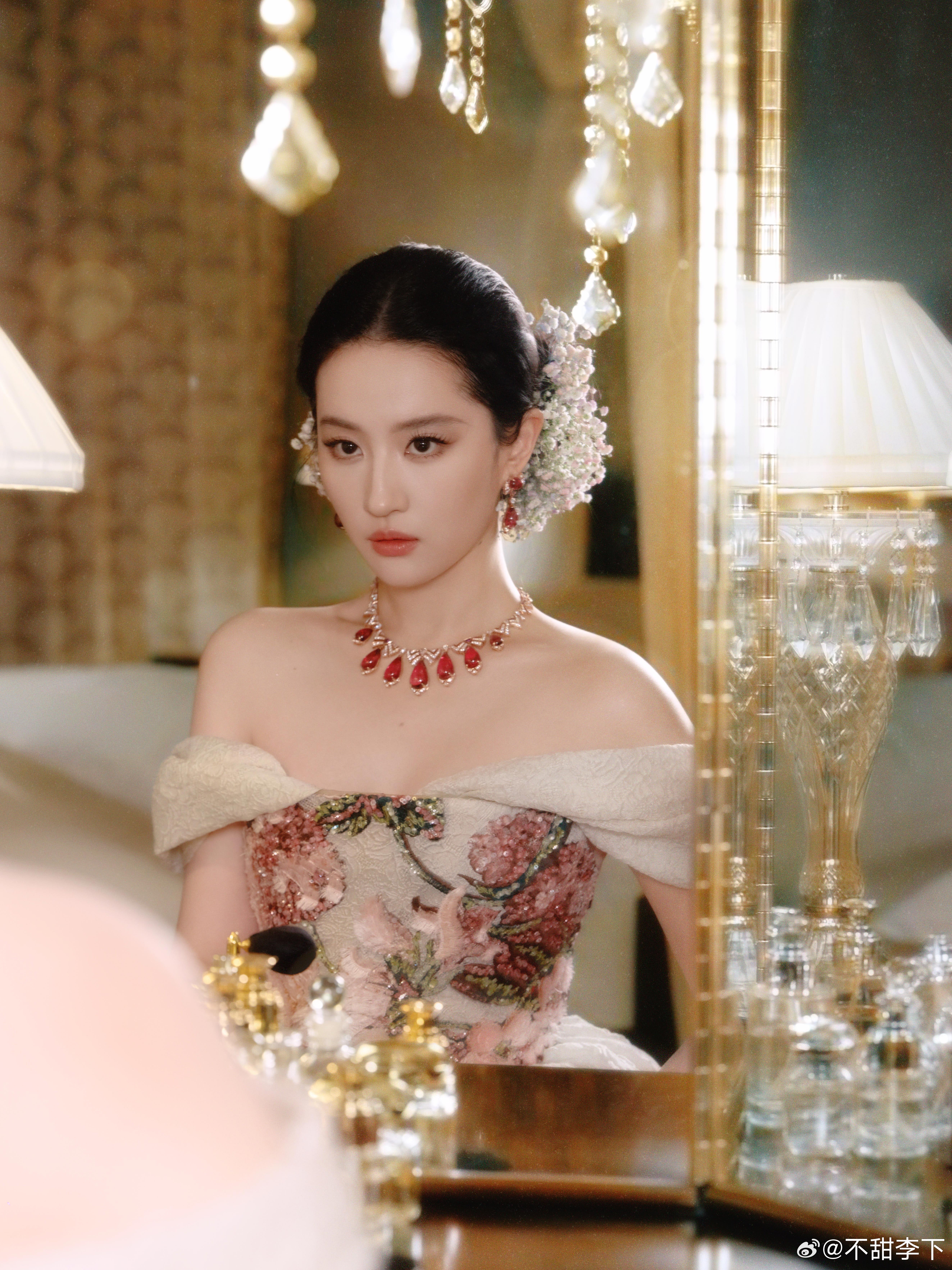 出发图质量高的不像红星坞摸着我的左胸说是美嘟vogue直播 ​​​