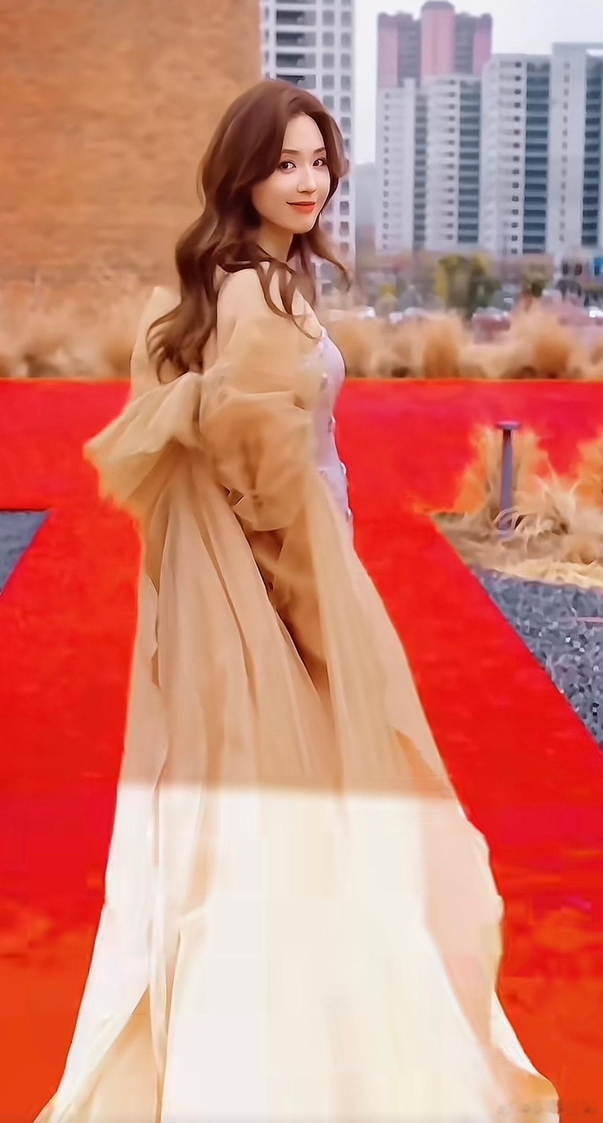 吴佳尼自曝离婚原因吴佳尼在2026年2月20日的直播中首次详细回应了与演员马景涛