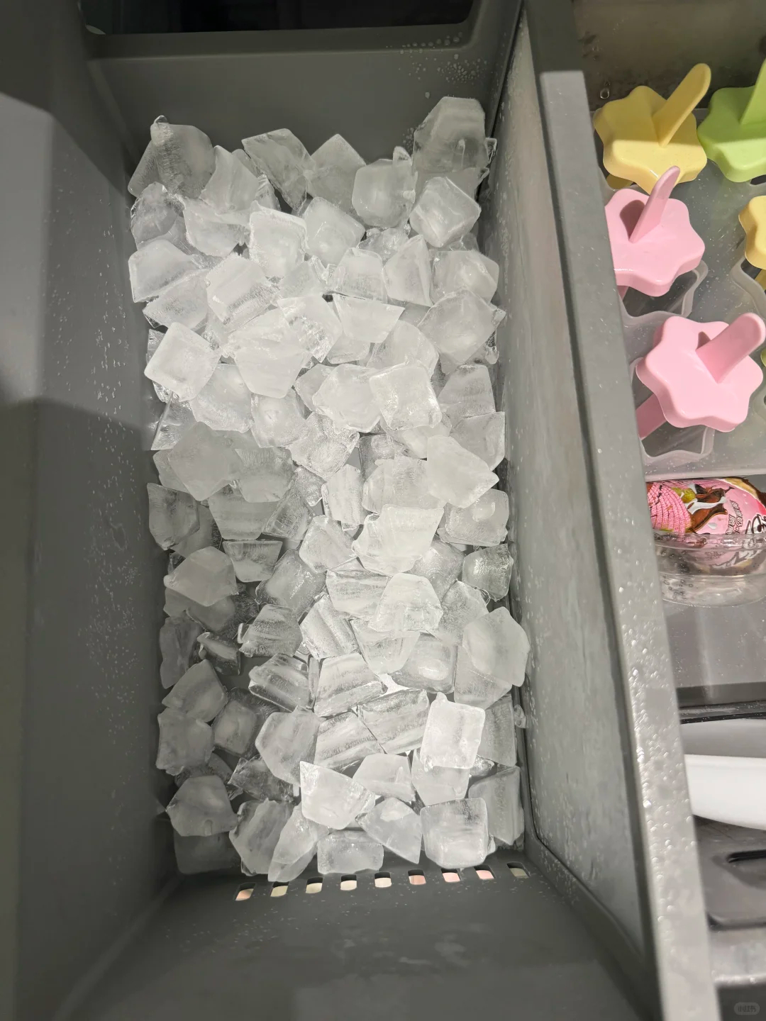 冰箱要不要买带制冰功能的数码闲聊站  一直没敢买带制冰的冰箱，主要是担心清洁问题