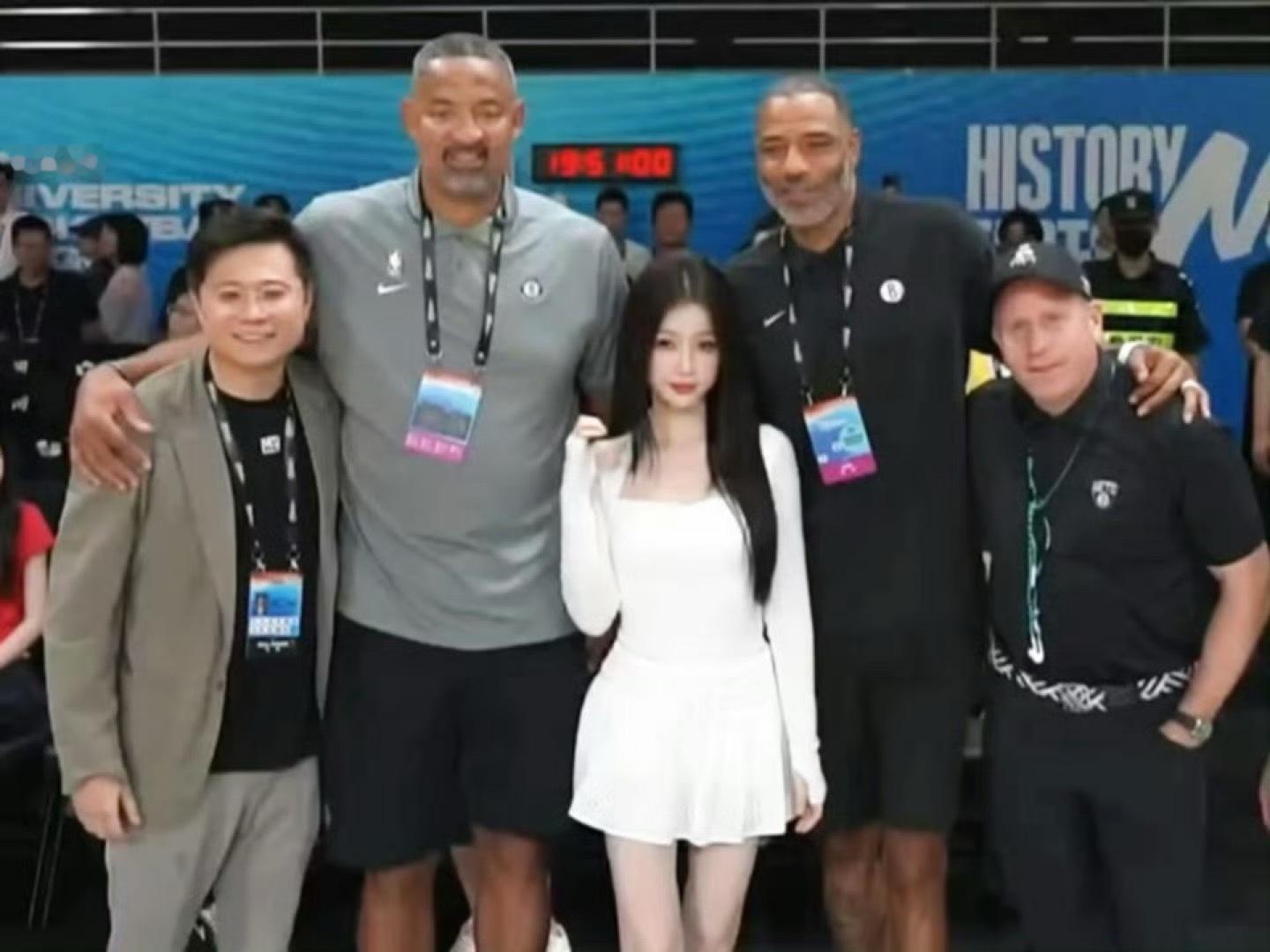 高妹误入巨人国变得好小只虞书欣真的好甜美好想rua一下😘 