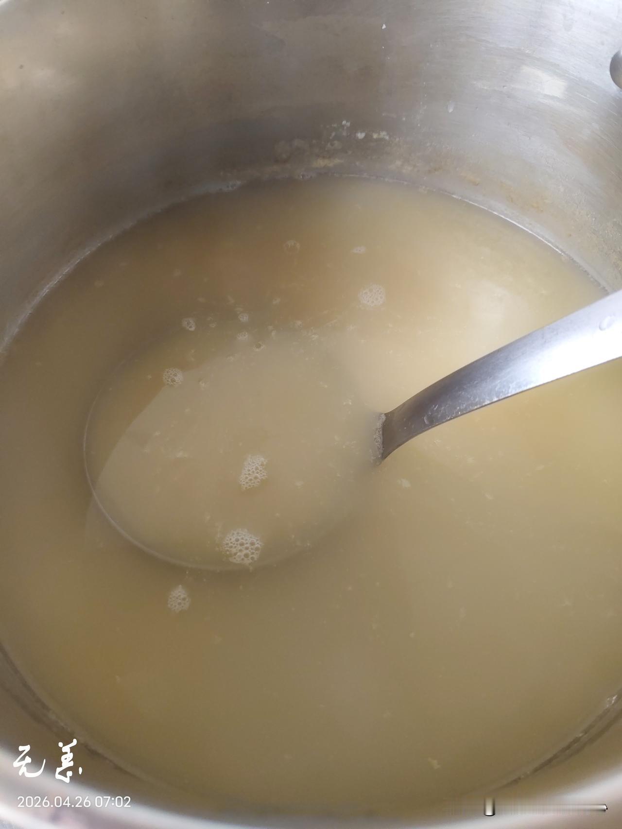 我有一个问题，您说熬小米粥，到底是开锅以后放米，还是凉水就放米。
除了糁子粥是水