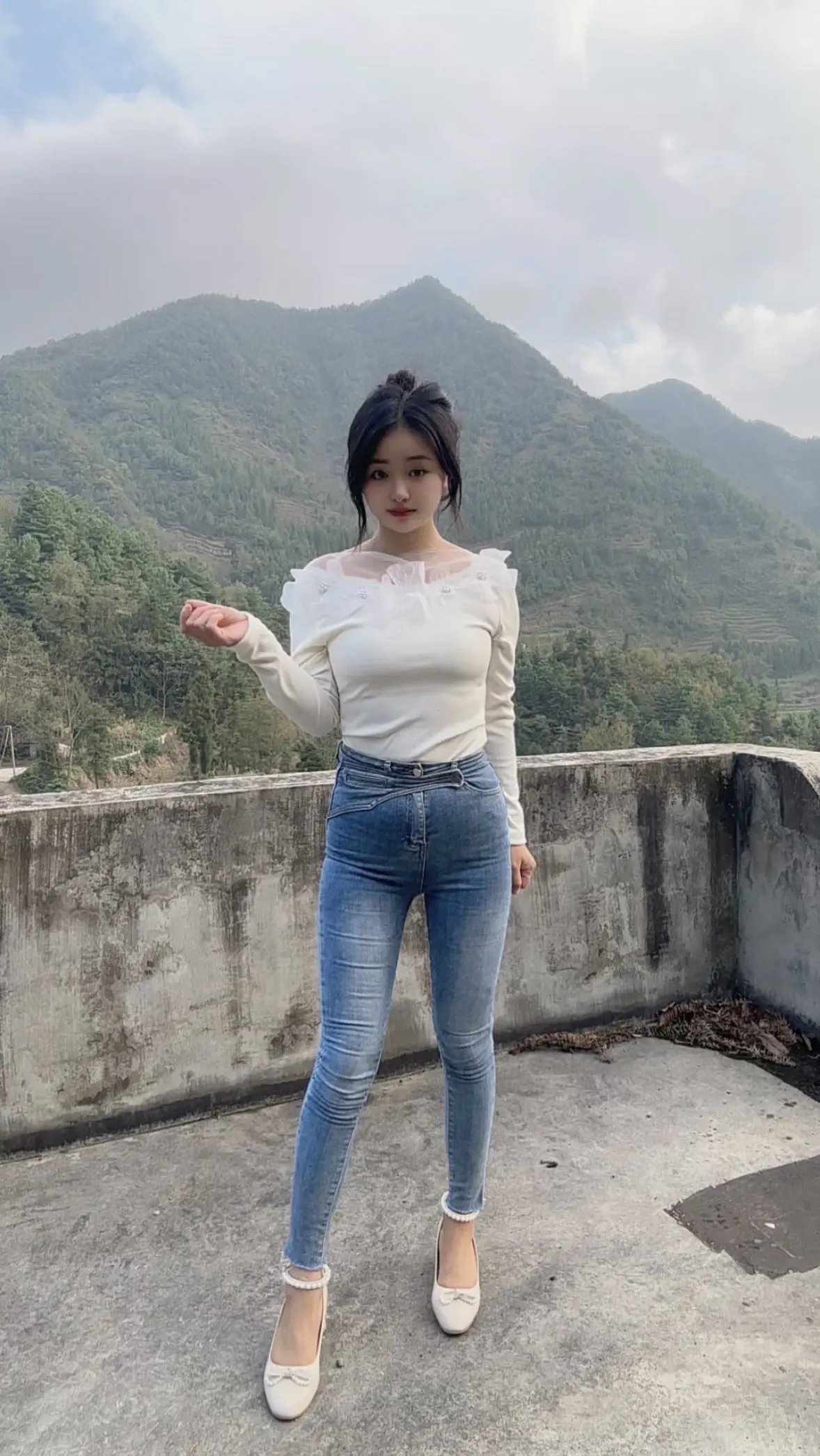 丈夫不一定有钱，顾家就好，妻子不一定漂亮，贤惠就好，真正的过日子，没有...