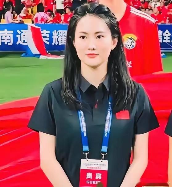 大家发现了吗？陈若琳这个人，真不能用常理来推断。她是奥运五金王，退役后转型当教练