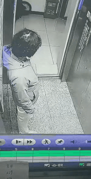 电梯里这一幕，真让人膈应
 
电梯里进来一对大爷大妈，本来挺平常的事，结果大妈接