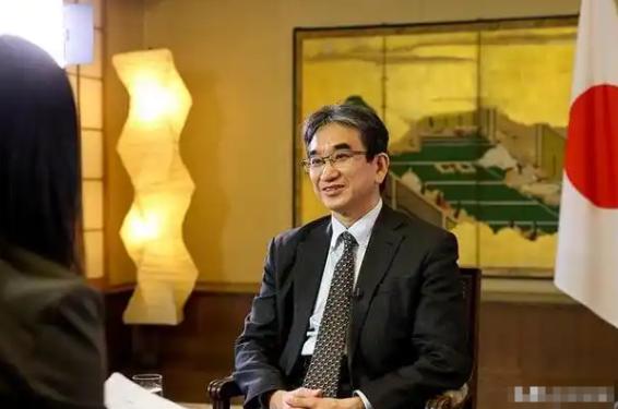 日本前驻华大使垂秀夫曾警告：“中国现在太强大，日本打3拳，中国能还30拳！

说