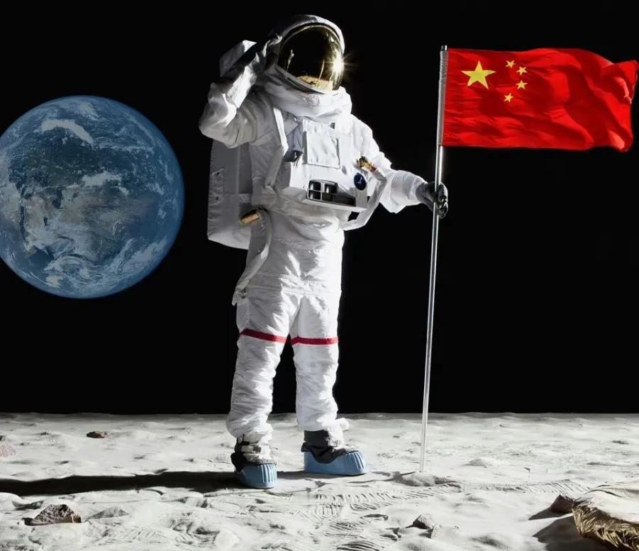 中国登月服首次亮相，您觉得该给它起个什么响亮的名字？

给中国登月服起名时，可以