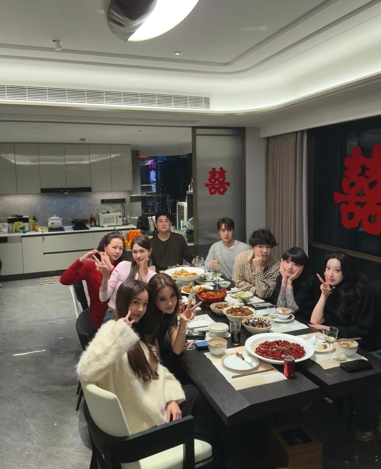 Angelababy与上海网红聚会Angelababy与网红聚会 Angelab