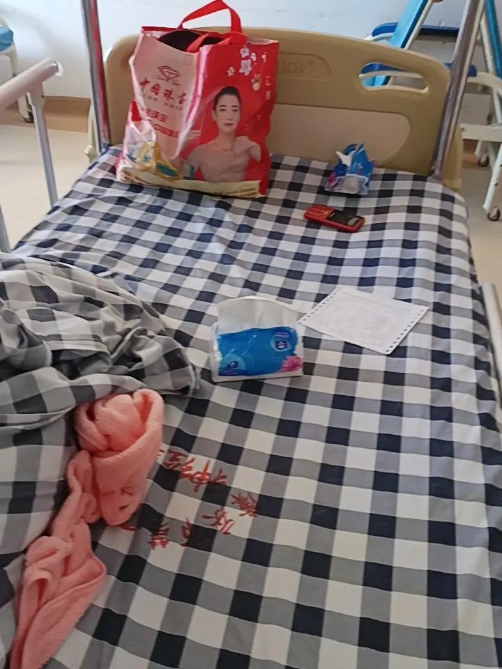 你敢相信吗？你看到床上面竟然有这么多东西。