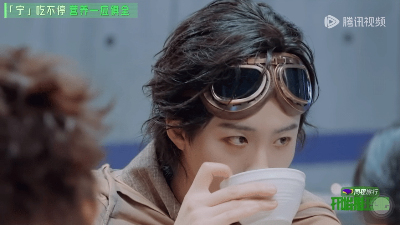 宵夜时间到啦看老大吃吃喝喝吧图二吃到wink