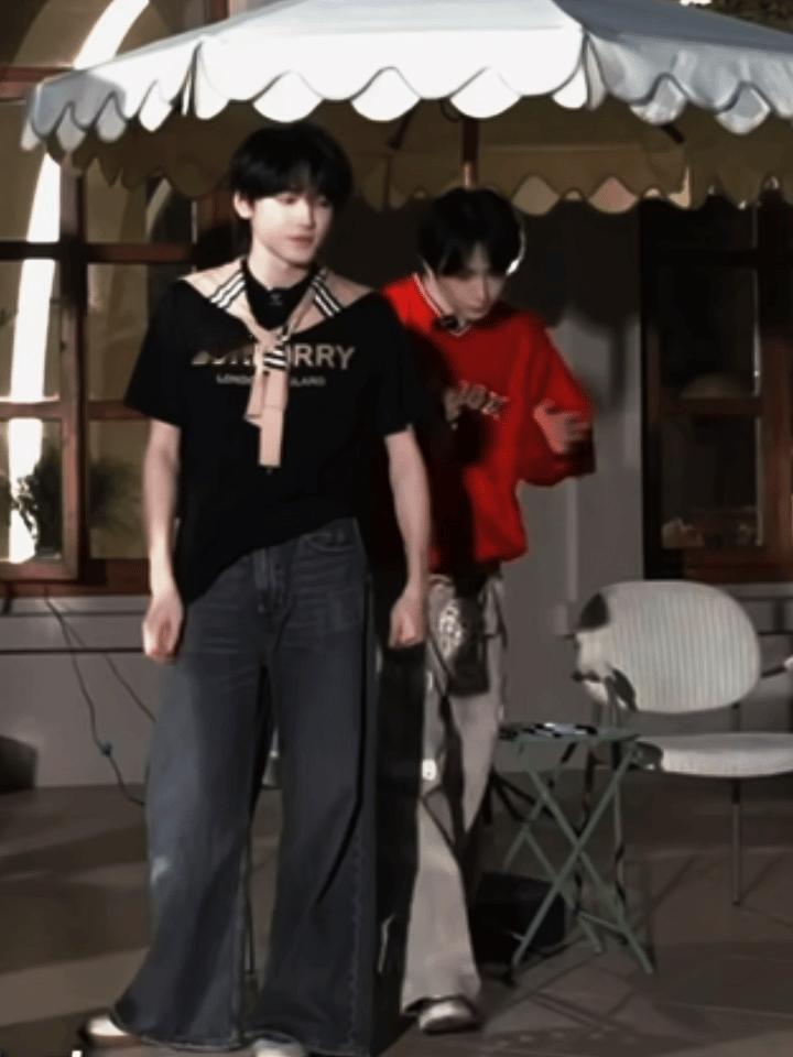 不觉得耀文站起来这一下两人特别有感觉吗 