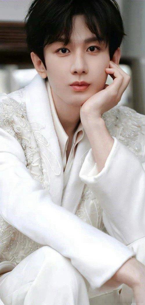 #成毅将主演长安二十四计# 成毅要主演《长安二十四计》了？这听起来真是太棒了！他